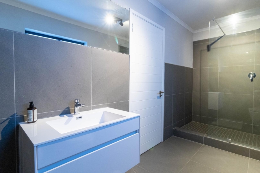 5 Bedroom Property for Sale in De Kelders Western Cape